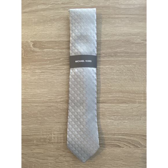 Michael Kors Men's Remson Pine Paisley Pattern 3" Tie Silver/Blue Silk Blend NEW - Picture 1 of 5